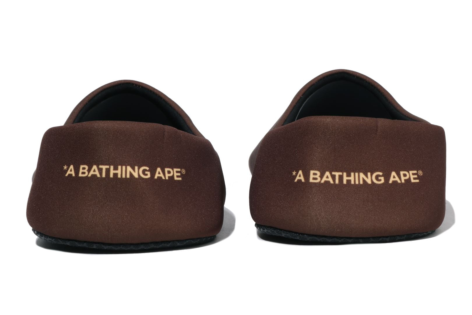 A BATHING APE® Ape Head Slippers ＆ Pouch Set | Bape official