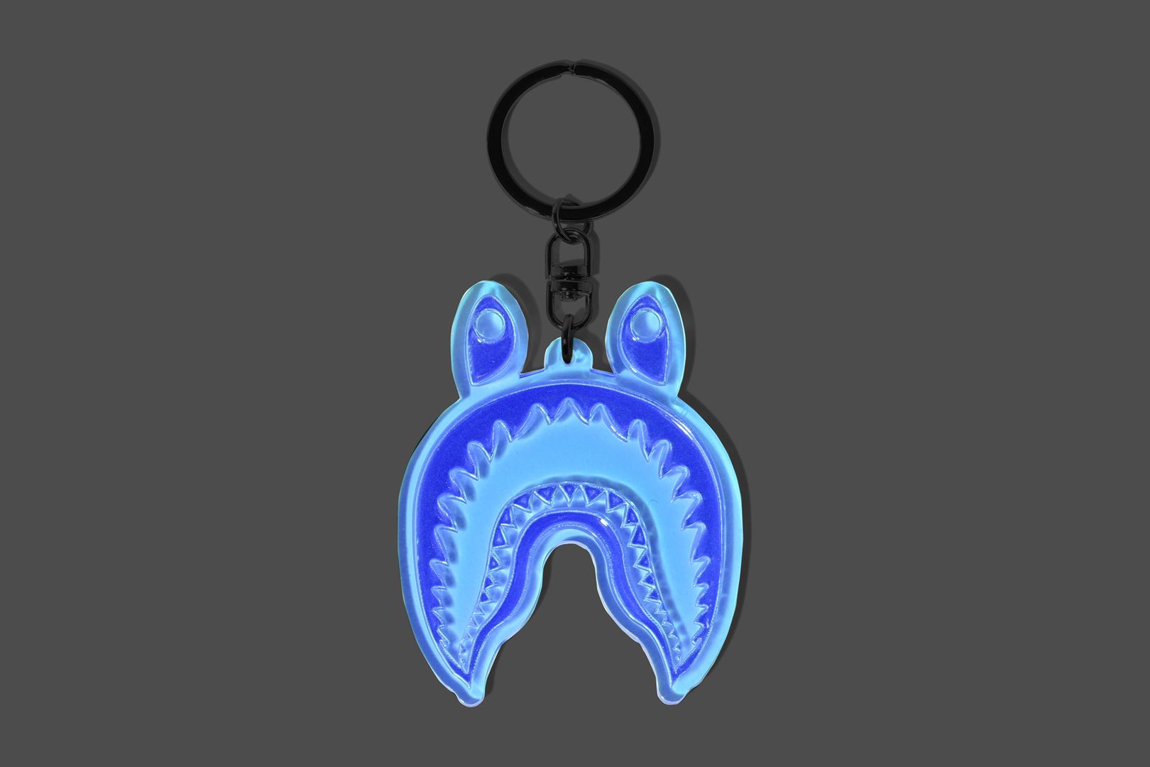 A BATHING APE sharkキーホルダー未開封品 A BATHING APE® Shark Reflective Keychain | Bape official website