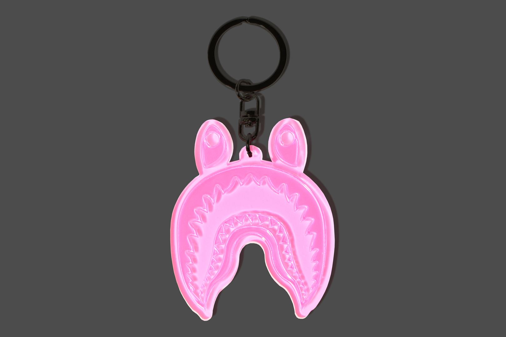 A BATHING APE sharkキーホルダー未開封品 A BATHING APE® Shark Reflective Keychain | Bape official website
