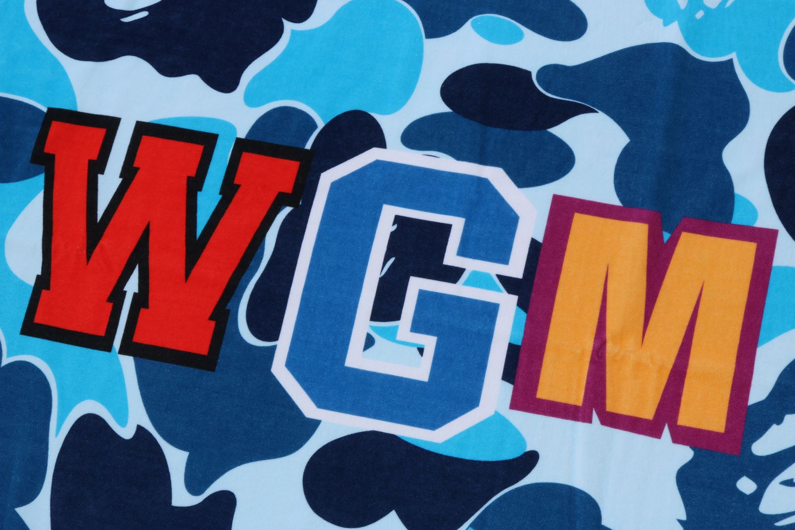 A BATHING APE® Abc Camo Shark Beach Towel | Bape official website