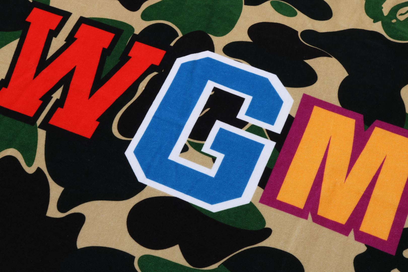 A BATHING APE® Abc Camo Shark Beach Towel | Bape official website