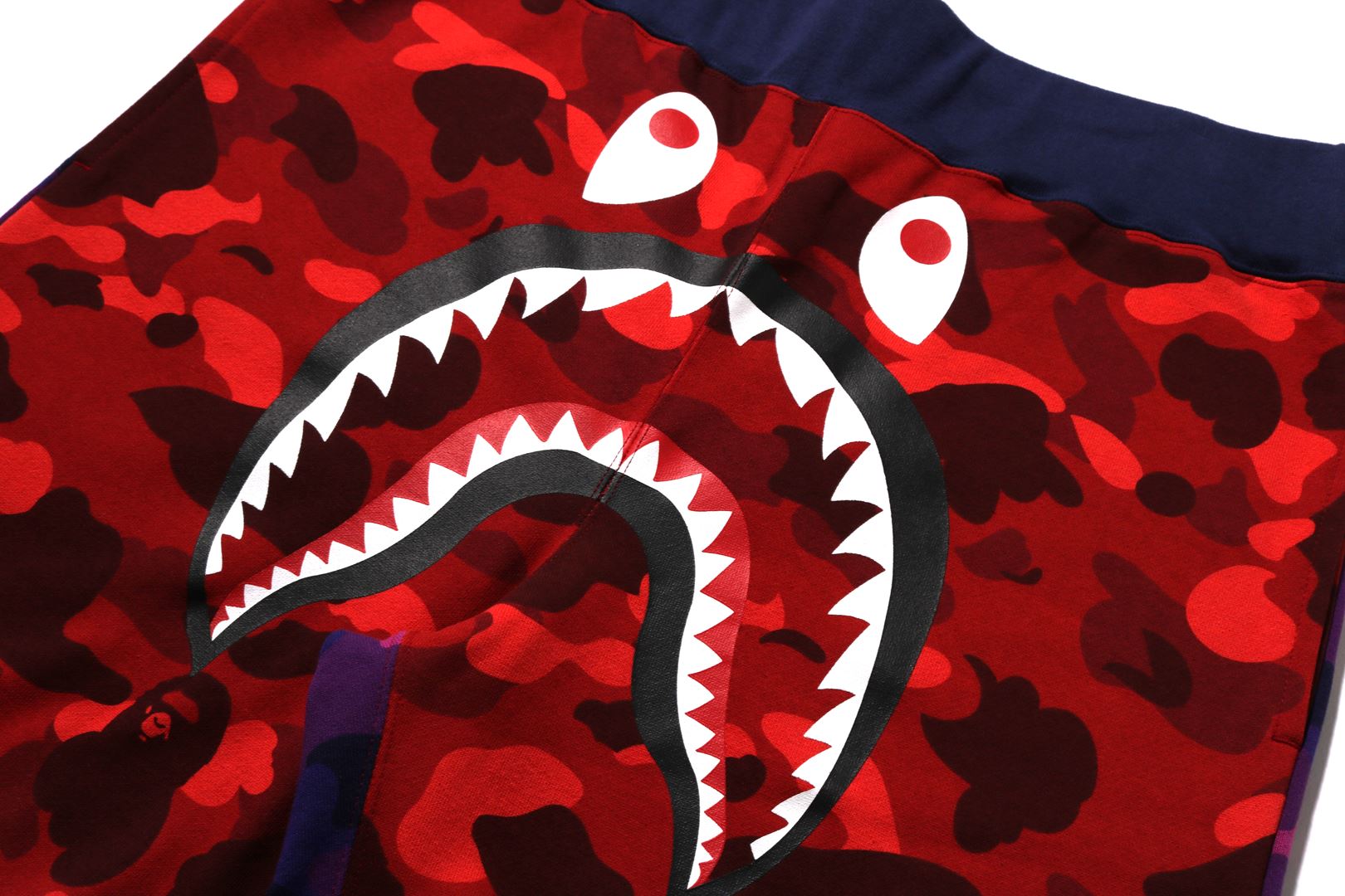 CRAZY CAMO SHARK SWEAT SHORTS – uk.bape.com